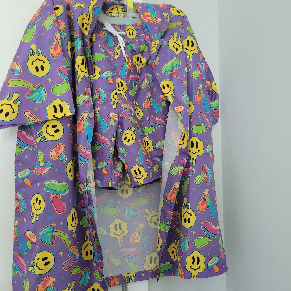 Aloha Co/Coastal Swell Men's Happy Face Swimwear Size Large.  TRUNKS ARE COASTAL